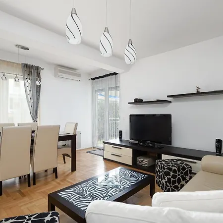 Dana With Garden & Grill Apartment *