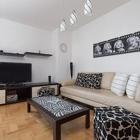 Dana With Garden & Grill * פורץ