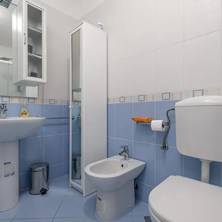 Apartment Dana With Garden & Grill Porec