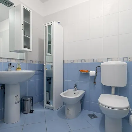 Apartment Dana With Garden & Grill Porec