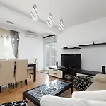 Dana With Garden & Grill Διαμέρισμα *