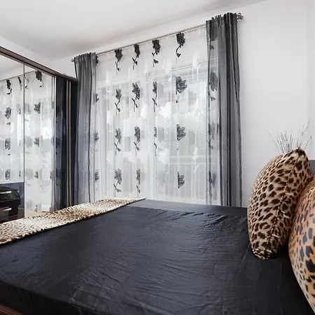 Apartment Dana With Garden & Grill Poreč