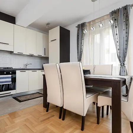 Apartman Dana With Garden & Grill