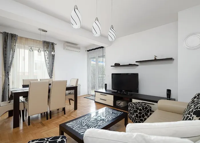 Dana With Garden & Grill Apartman *