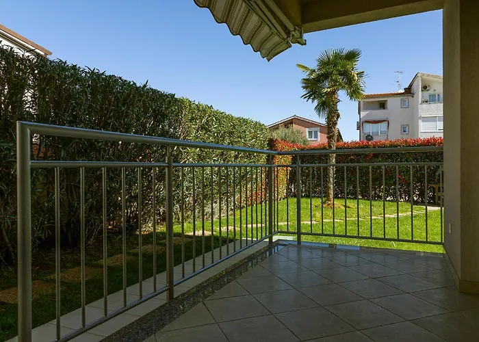 Dana With Garden & Grill Апартаменти *