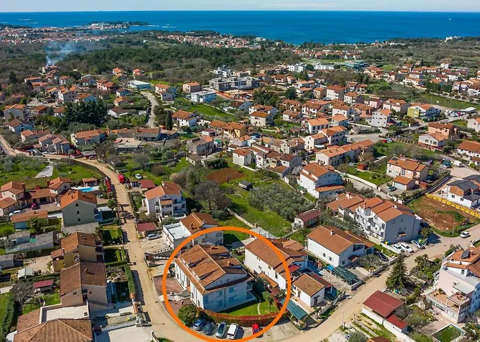 Dana With Garden & Grill Пореч