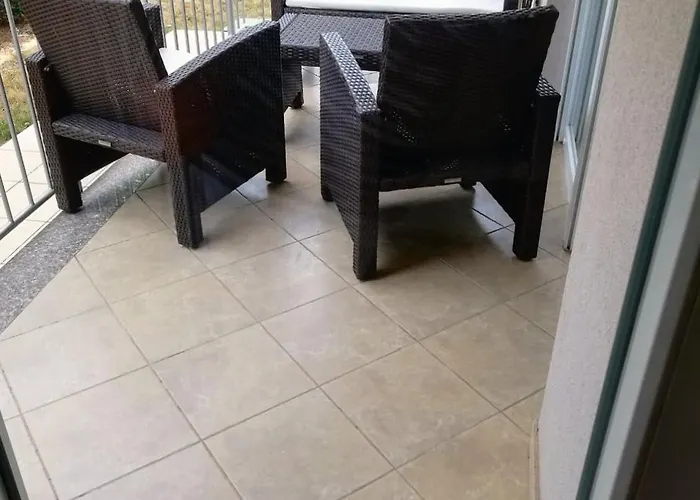 Dana With Garden & Grill